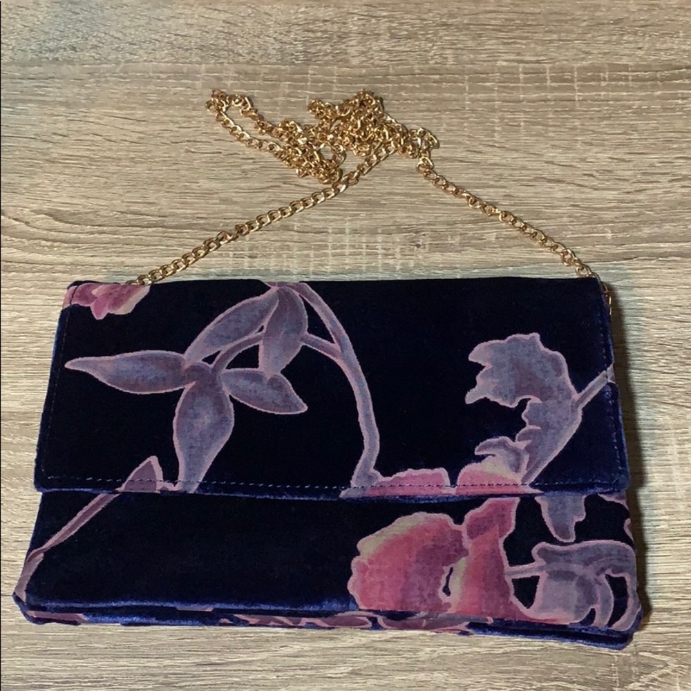 Two Pocket Floral Clutch/Purse